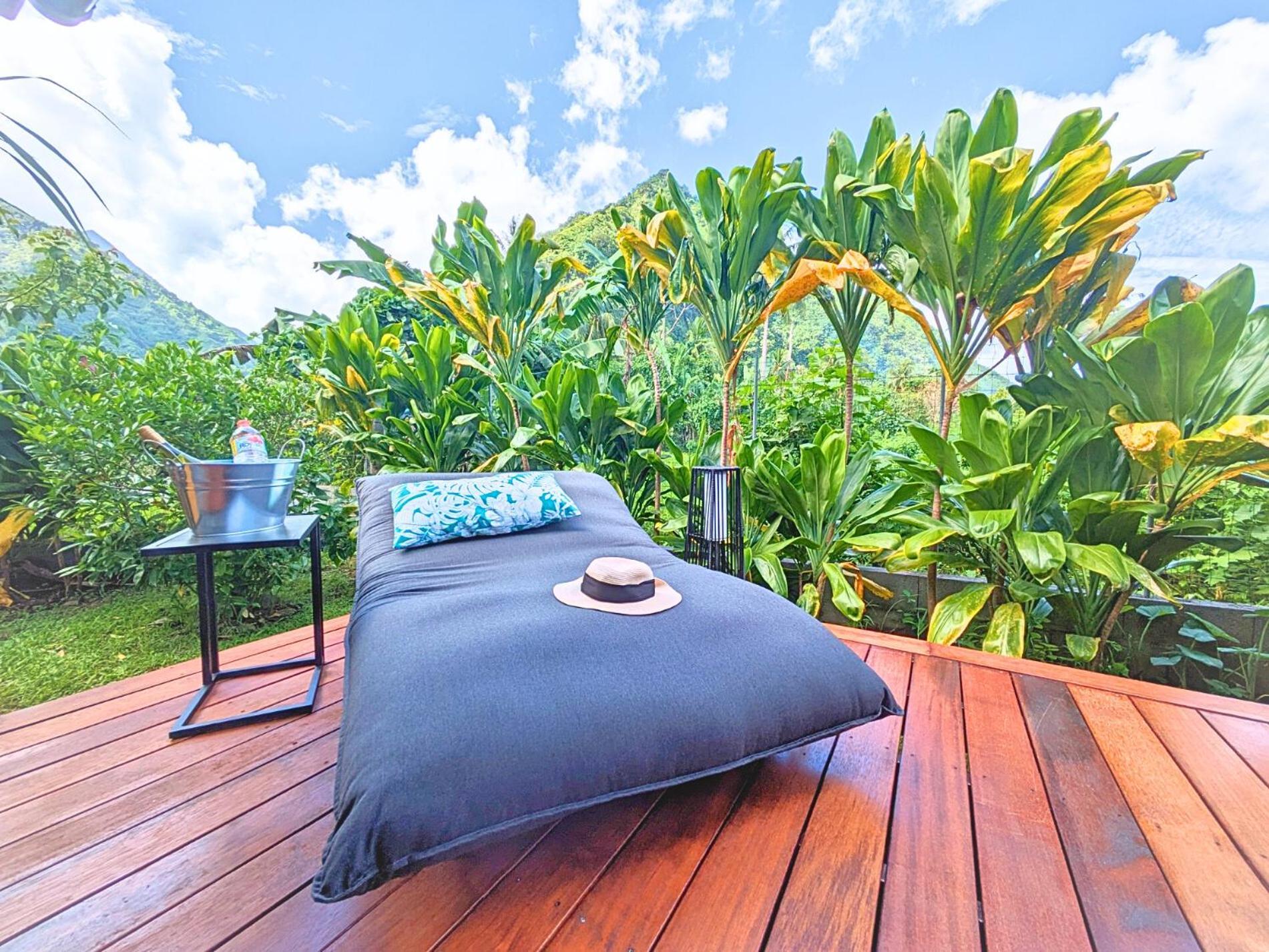 Natura Om Teahupoo Surf Lodge Toanoano Exterior photo