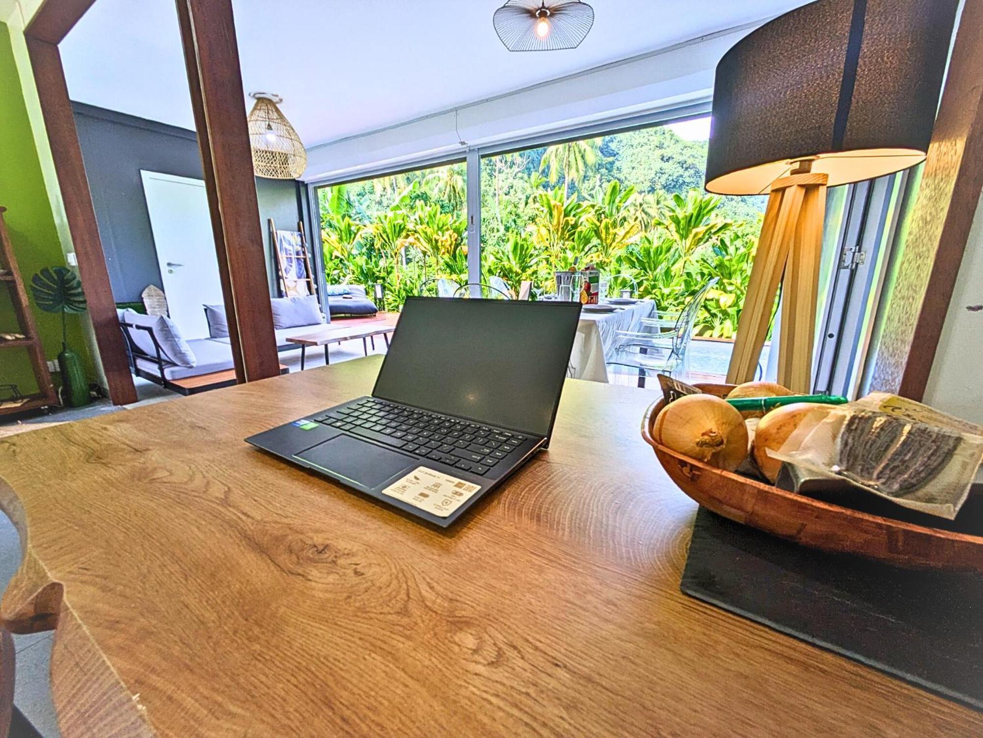 Natura Om Teahupoo Surf Lodge Toanoano Exterior photo