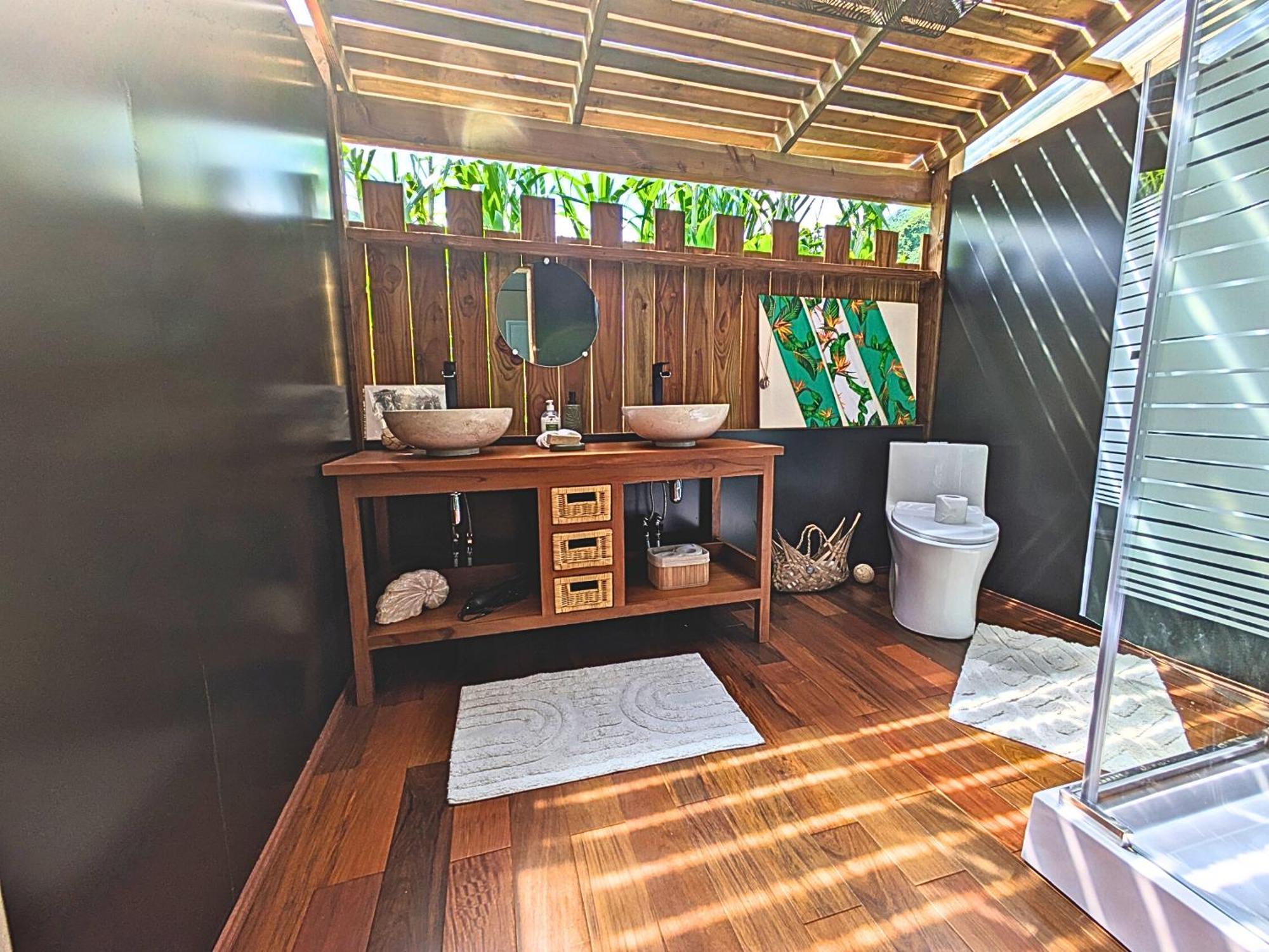 Natura Om Teahupoo Surf Lodge Toanoano Exterior photo